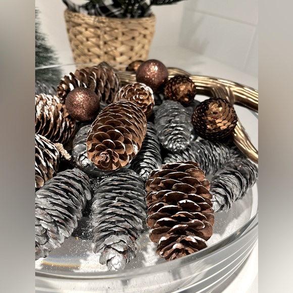 🌲URBAN BARN Glass Bowl & Holiday Decor 🌲 - Picture 9 of 14